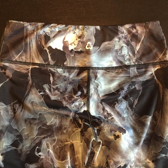 Titika Yoga Leggings - Picture 4 of 6